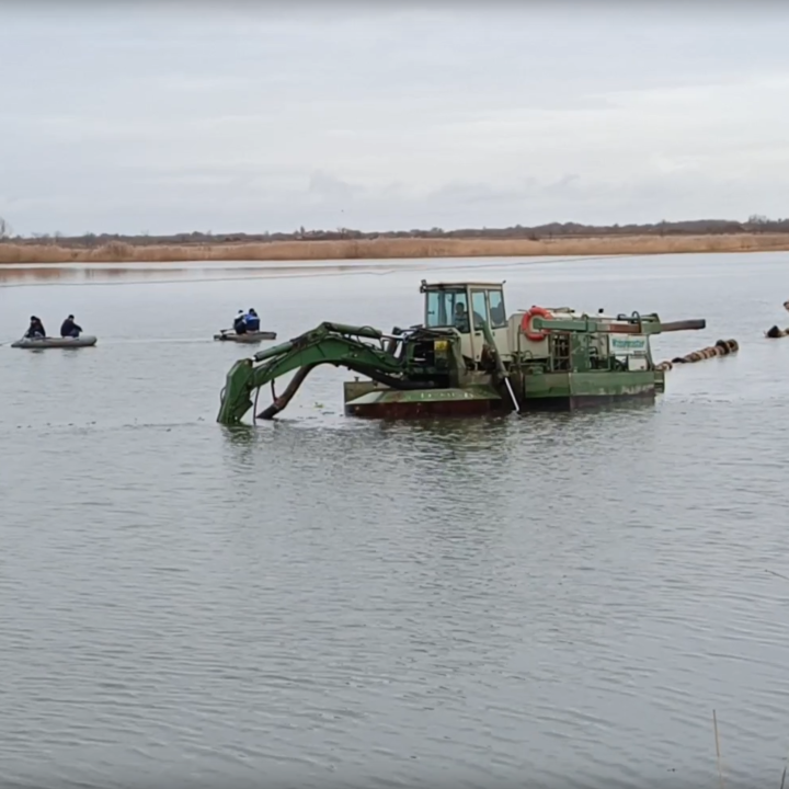 В Саратовской области ведется очистка реки Еруслан от донных отложений
