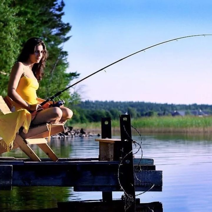 С 1 сентября в России начнет действовать закон о безопасности на воде, который обязывает рыбаков иметь при себе документы, удостоверяющие личность.