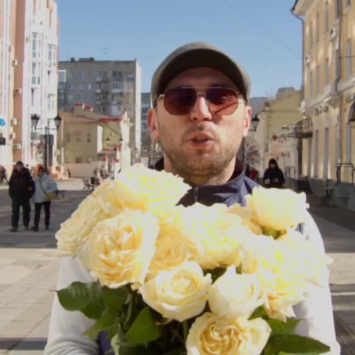 Уважаемые девушки, с Международным женским Днём! 🌹🌹🌹